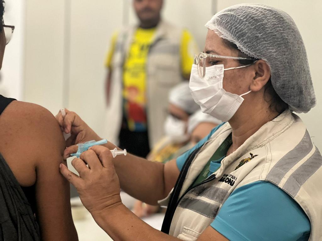 Vacinação contra Covid começa hoje em shopping de Manaus