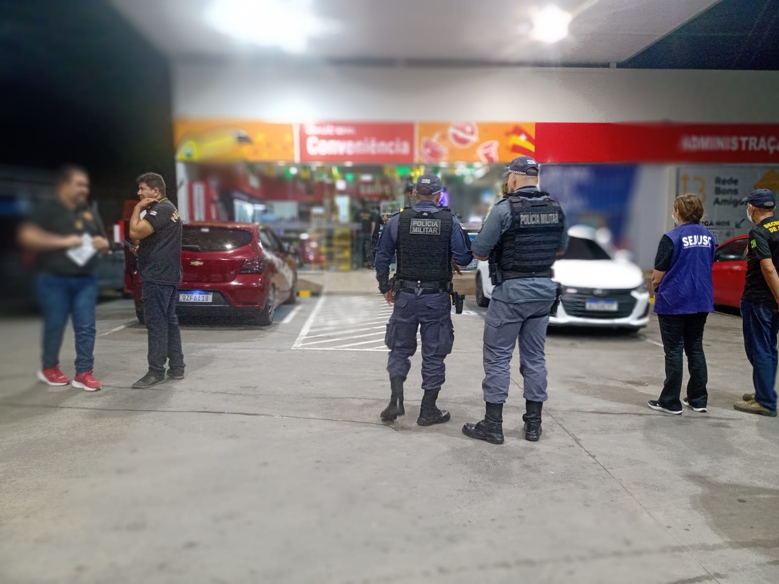 Postos de combustíveis são flagrados vendendo bebidas alcóolicas em Manaus