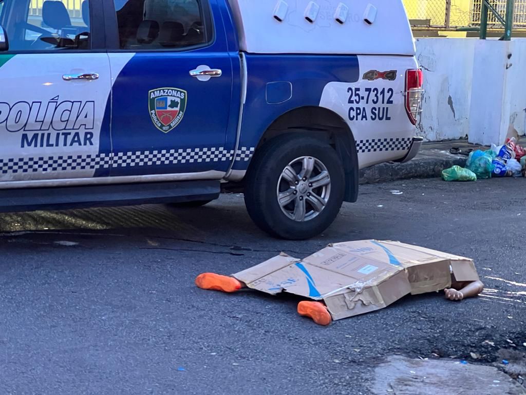 Adolescente é executado com tiros na cabeça enquanto jogava bola em Manaus