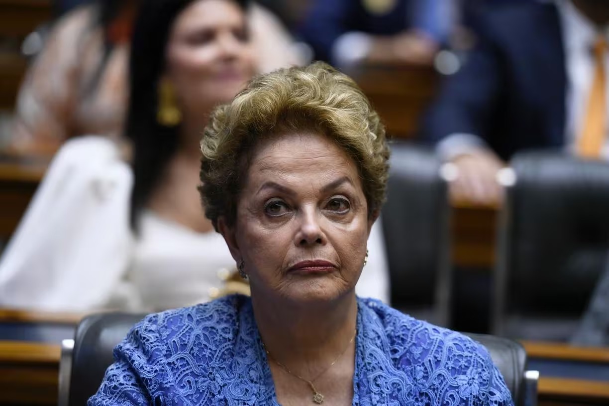 Dilma diz que taxa de juros do Banco Central condena Brasil a uma depressão