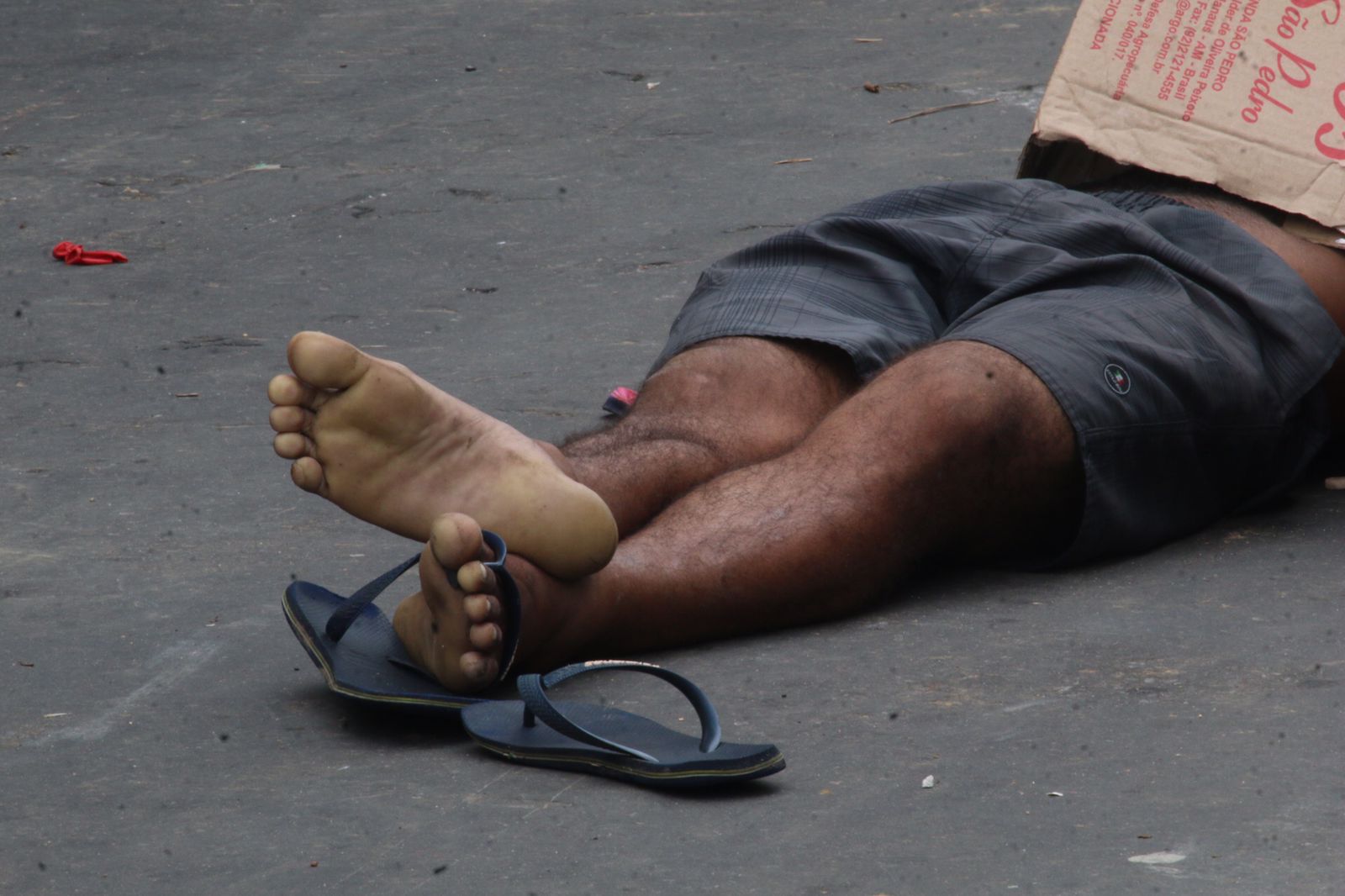 Homem é perseguido e executado com 7 tiros na cabeça em rua de Manaus