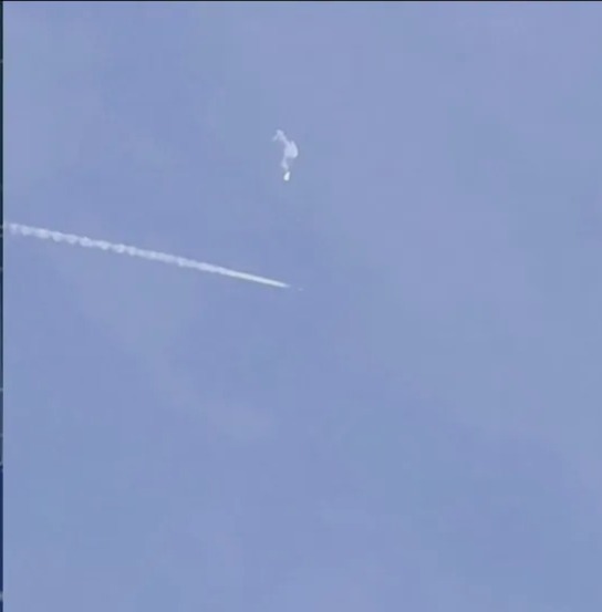 Ovni nos EUA tinha formato octogonal e voava em altitude preocupante