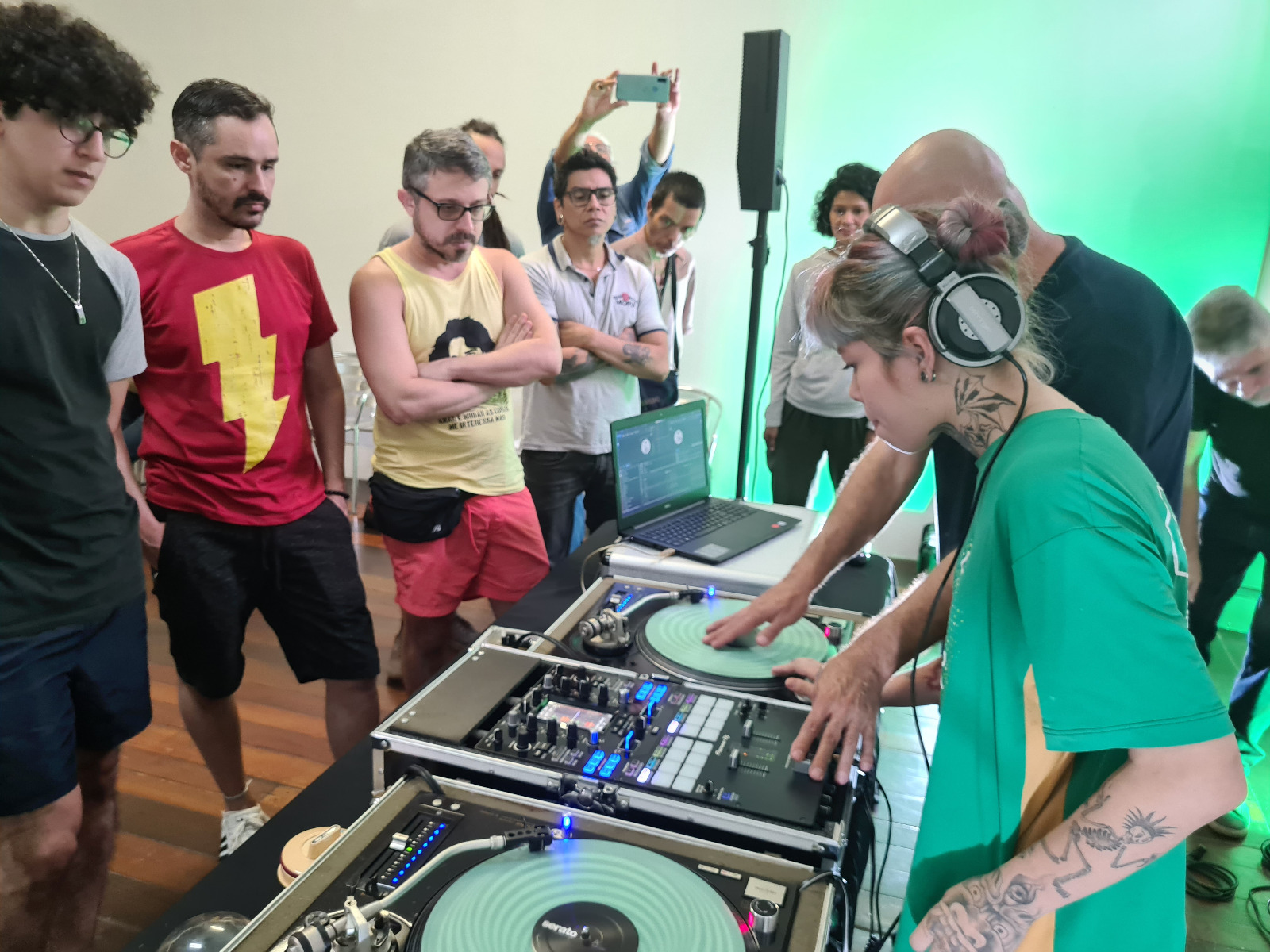 Oficina da profissão de DJ é oferecida gratuitamente em Manaus