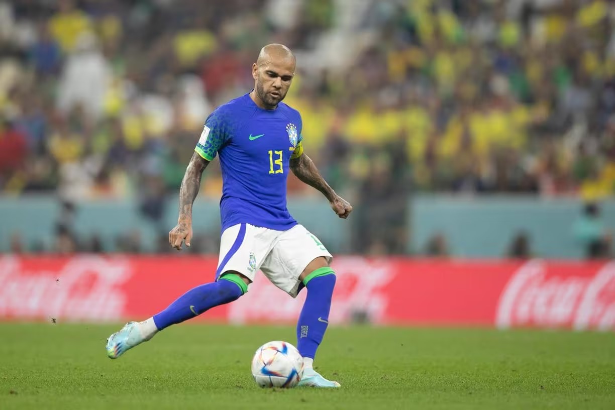 Caso Robinho atrapalha pedido de liberdade de Daniel Alves, diz advogado