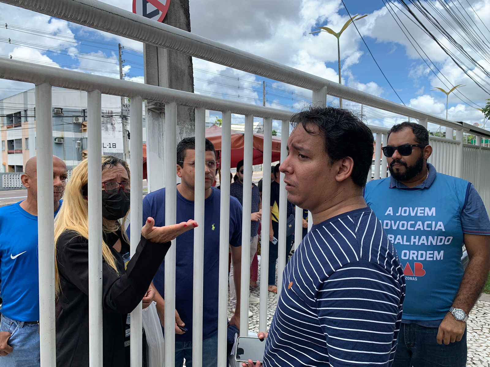 Atrasados: Candidatos correm, mas ficam de fora do exame da OAB em Manaus