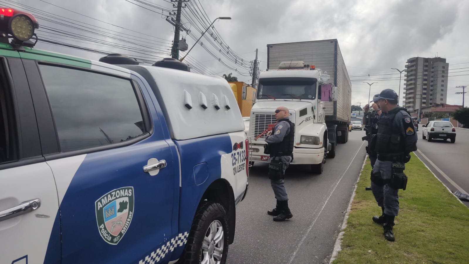 Homem é flagrado com carreta roubada na rotatória do Coroado em Manaus