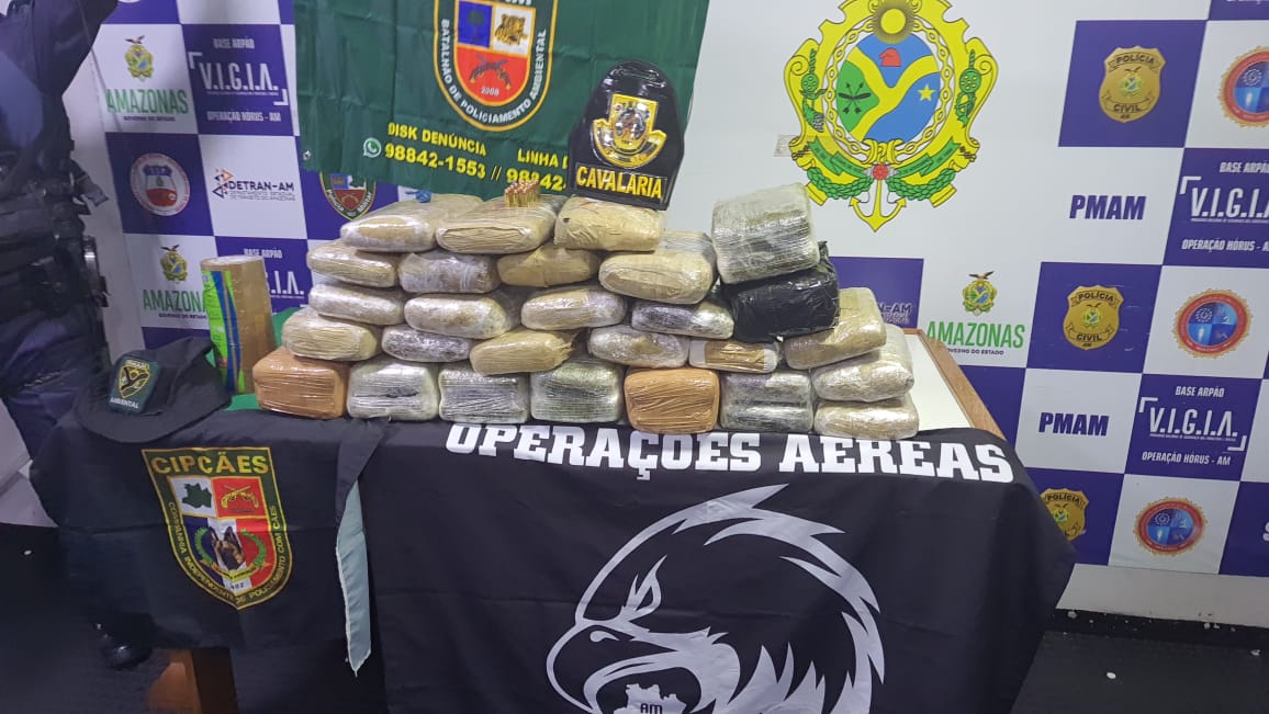 Dupla é presa com 50 Kg de drogas escondidos em malas a caminho de Manaus 