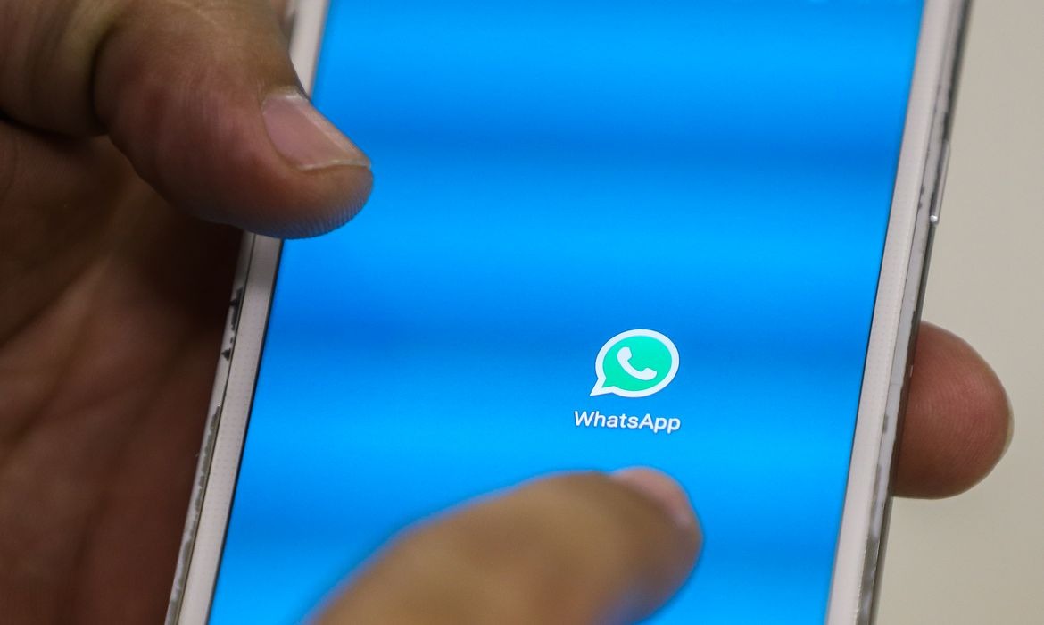 Banco Central libera compra pelo WhatsApp com cartões Mastercard e Visa