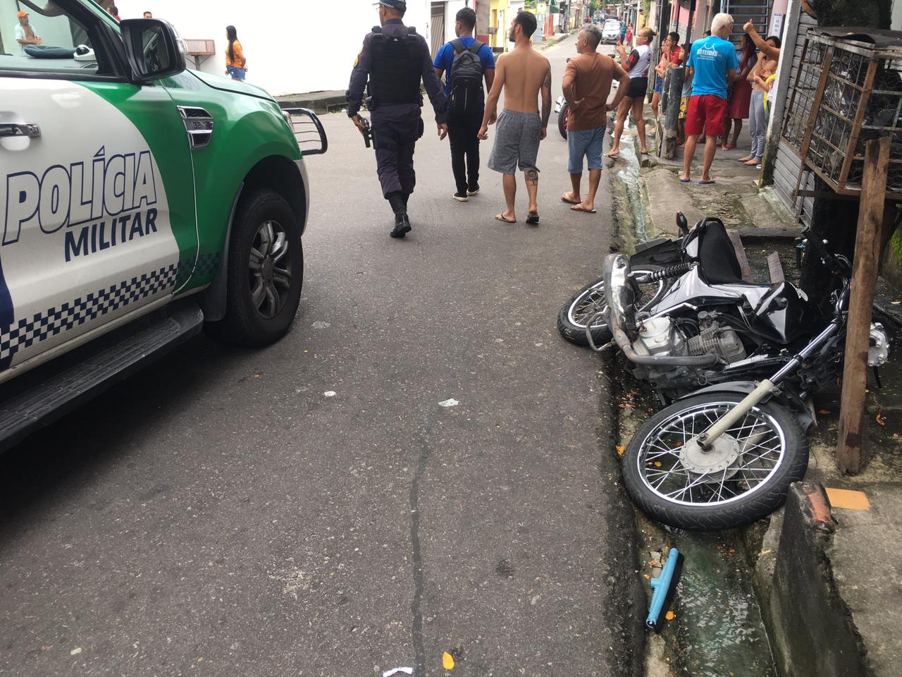 Assalto e perseguição frenética termina com 2 espancados e mulher ferida em Manaus