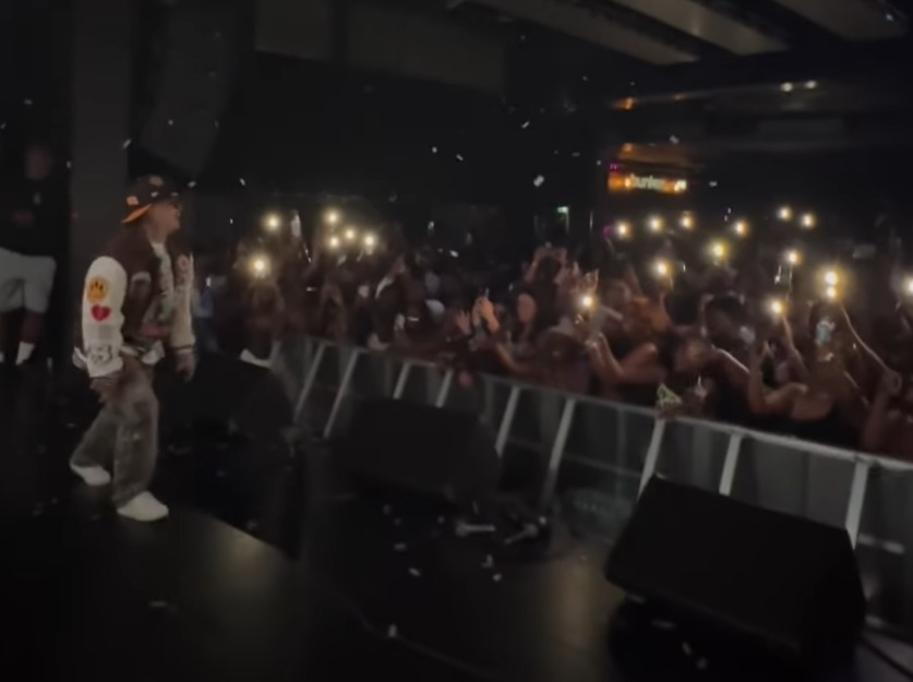 Rapper morre após desmaiar durante show em festival; veja vídeo