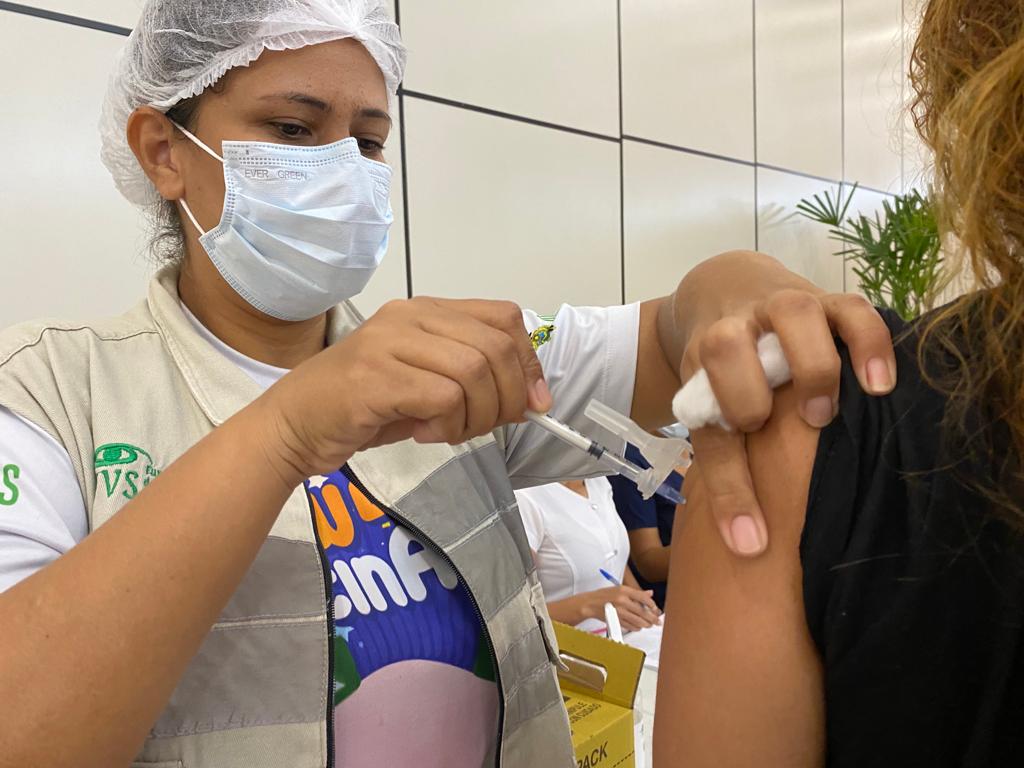 Amazonas registra duas mortes e 79 novos casos de Covid em 24h