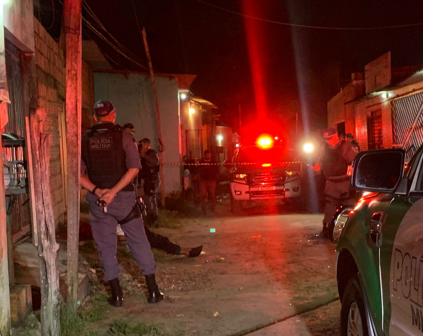 Homem morre com cabeça estourada ao levar tiro na boca em Manaus