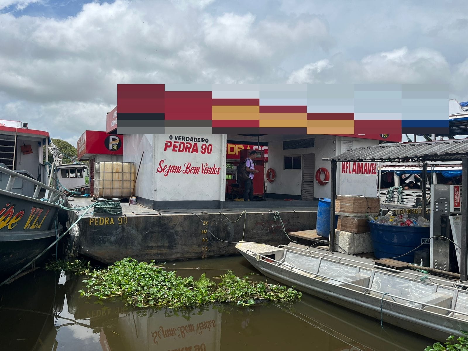 Postos de combustíveis flutuantes ilegais são fechados no Amazonas
