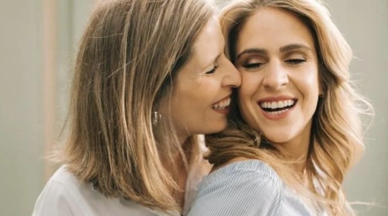 Repórter da Record se casa com produtora da Globo: 'O amor sempre vence'