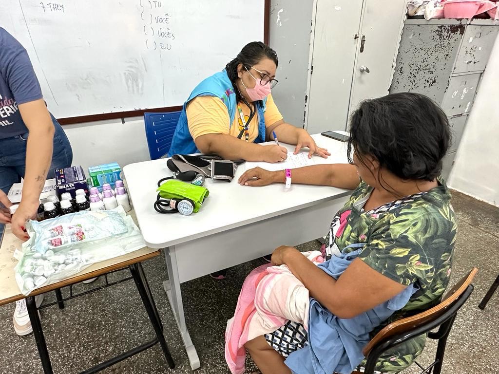 Desabrigados por chuvas na zona Leste de Manaus recebem atendimento médico
