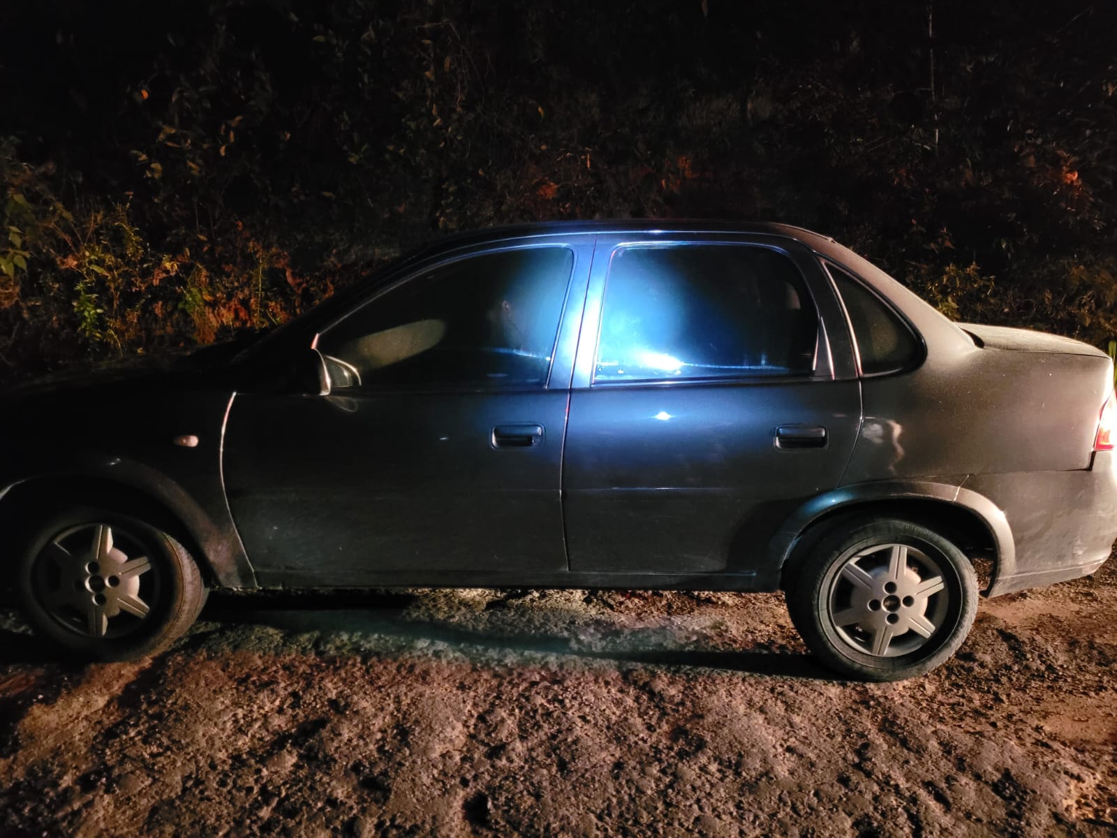 Moradores de ramal encontram homem morto dentro de carro no Amazonas