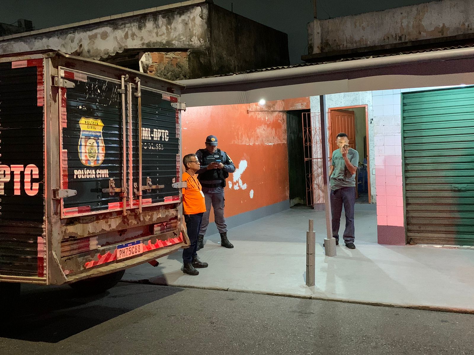 Jovem é crivado de balas enquanto tomava banho em casa em Manaus