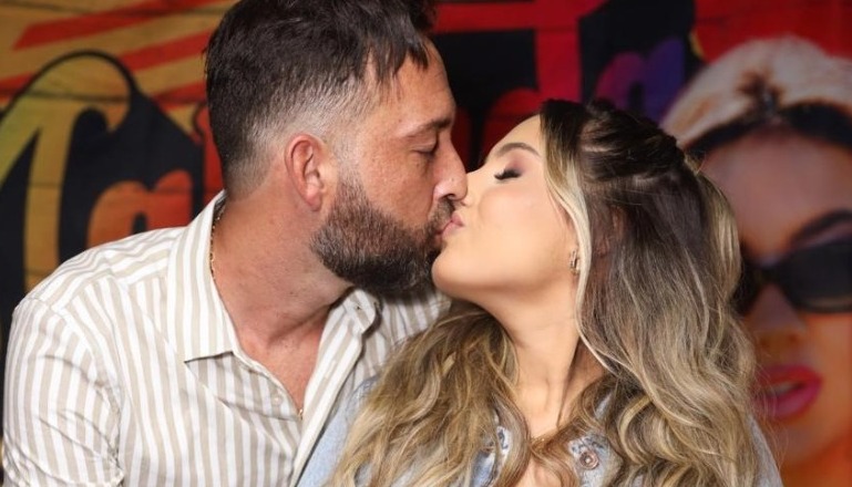 Irmão de Virgínia posa com a esposa em meio a rumores de traição