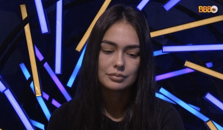 Larissa diz que se arrependeu de pedir para Cezar sair do Deserto