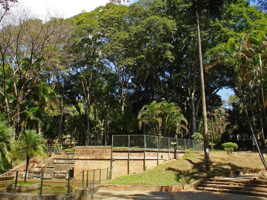Vizinhos ouvem gritos em parque e PMs encontram mulher morta com tiros na cabeça 