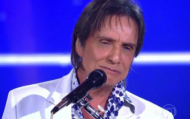 Cantor Roberto Carlos é processado por ex-funcionário, diz colunista 