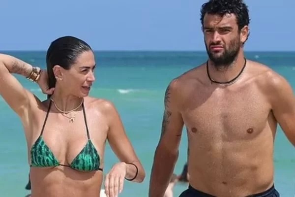 Modelo é 'acusada' de lesionar jogadores por excesso de sexo