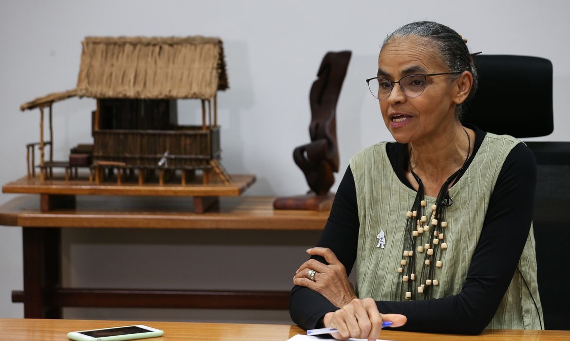 Marina Silva segue internada com quadro estável de Covid