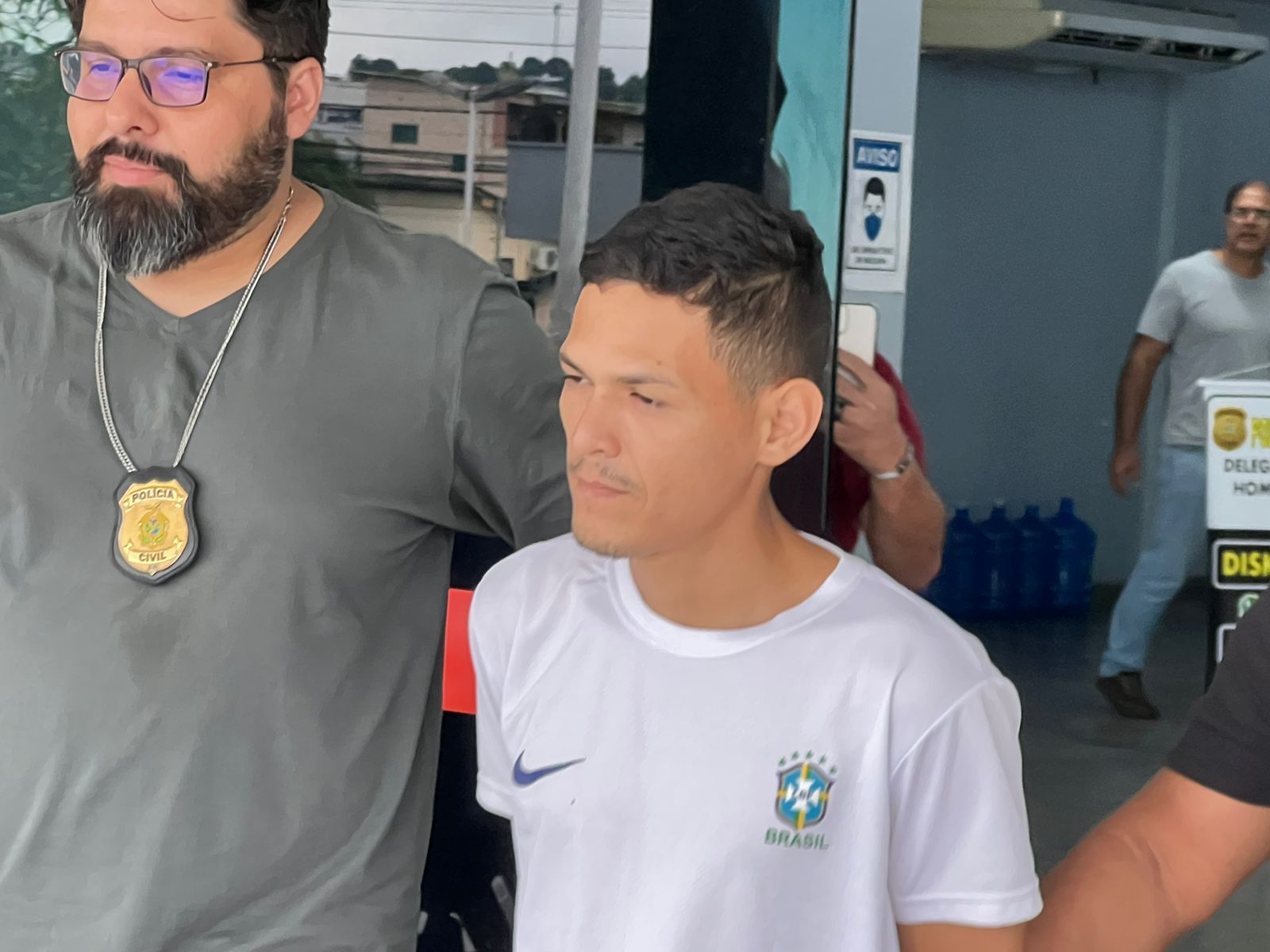 Marido é preso por matar homem que flertou com mulher em bar em Manaus 