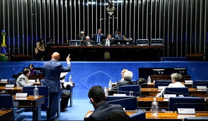 Nova regra para aposentadoria por periculosidade é aprovada no Senado 