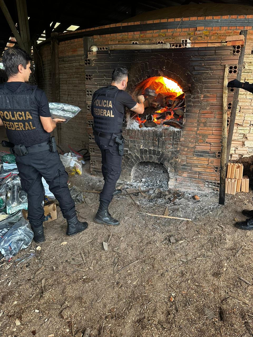 PF incinera 714 Kg de drogas durante operação no Amazonas 