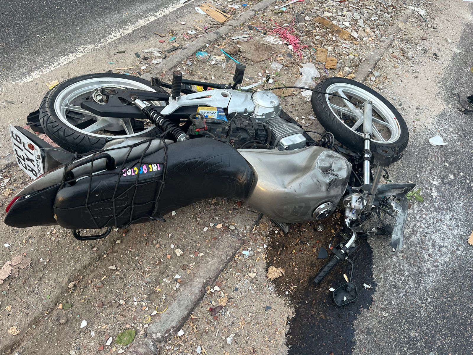 Motociclista é lançado contra poste e morre em acidente em Manaus