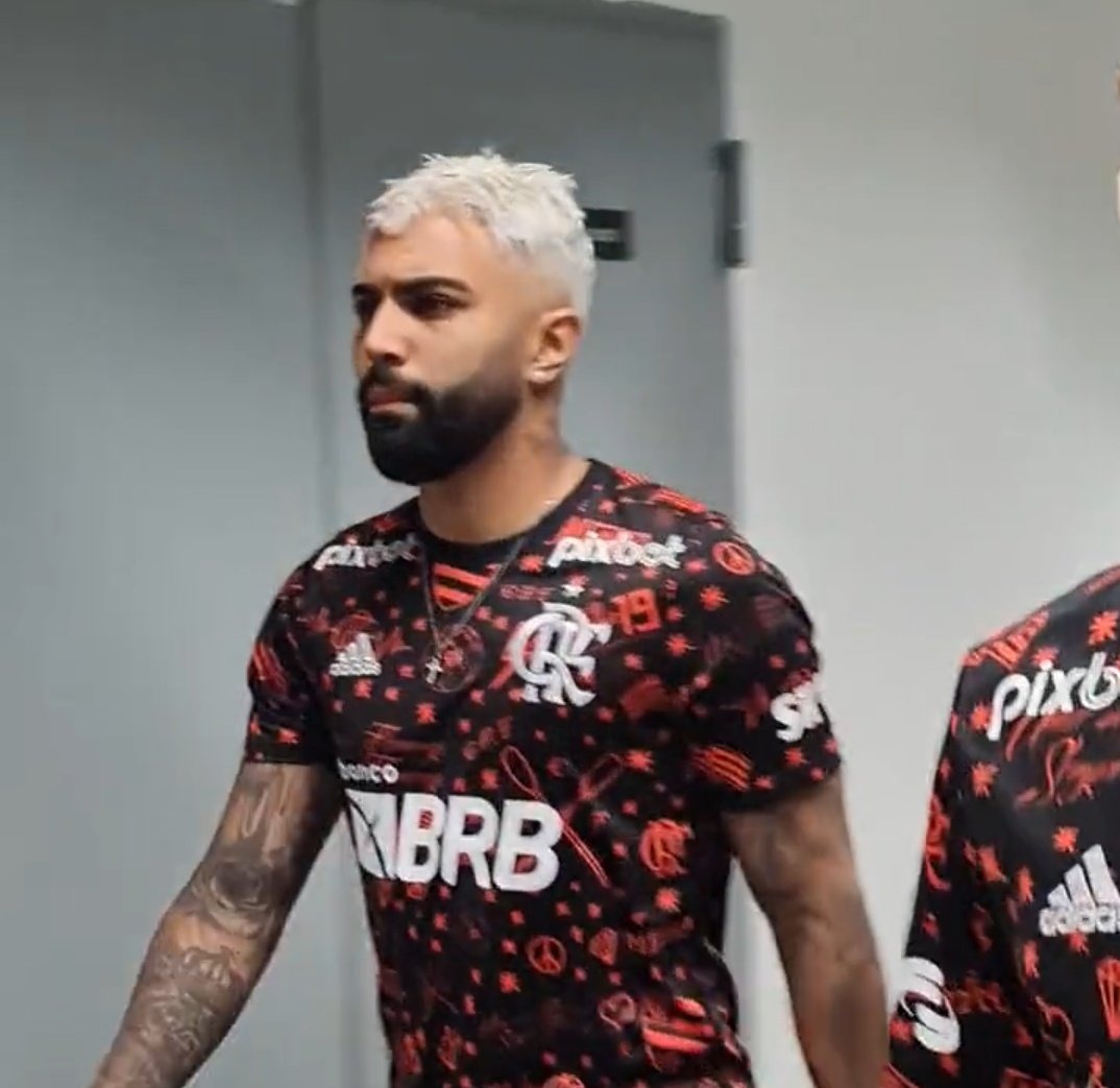 ‘Isso não é um teste’: Gabigol volta com visual platinado e Flamenguistas ‘piram’; entenda