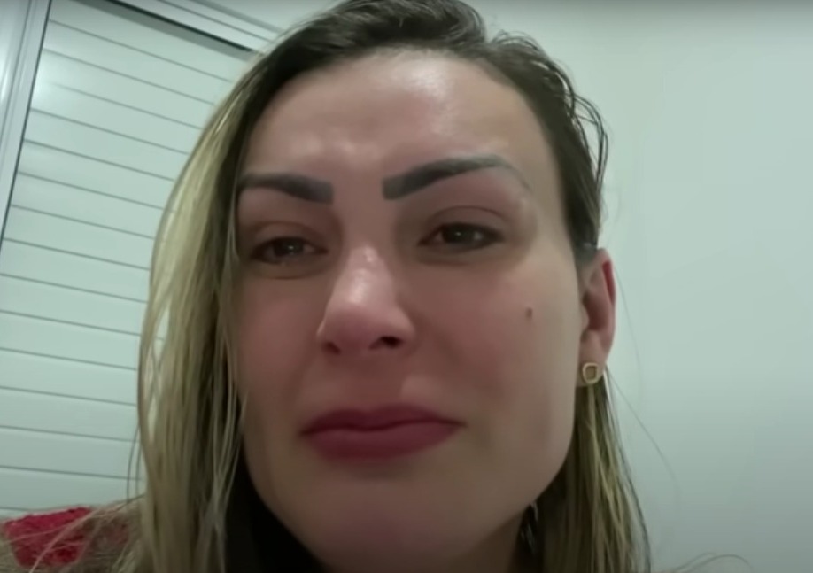 Andressa Urach chora ao anunciar saída do OnlyFans
