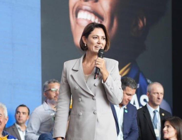 Michelle Bolsonaro passa mal e dá entrada em hospital, diz PL