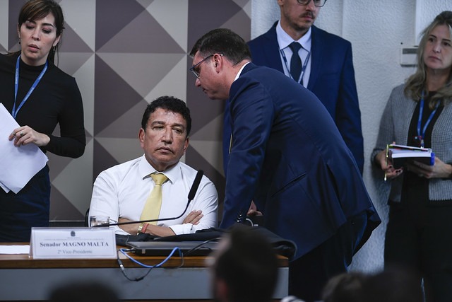 Aras pede inquérito contra Magno Malta por ofensas a Vini Jr.