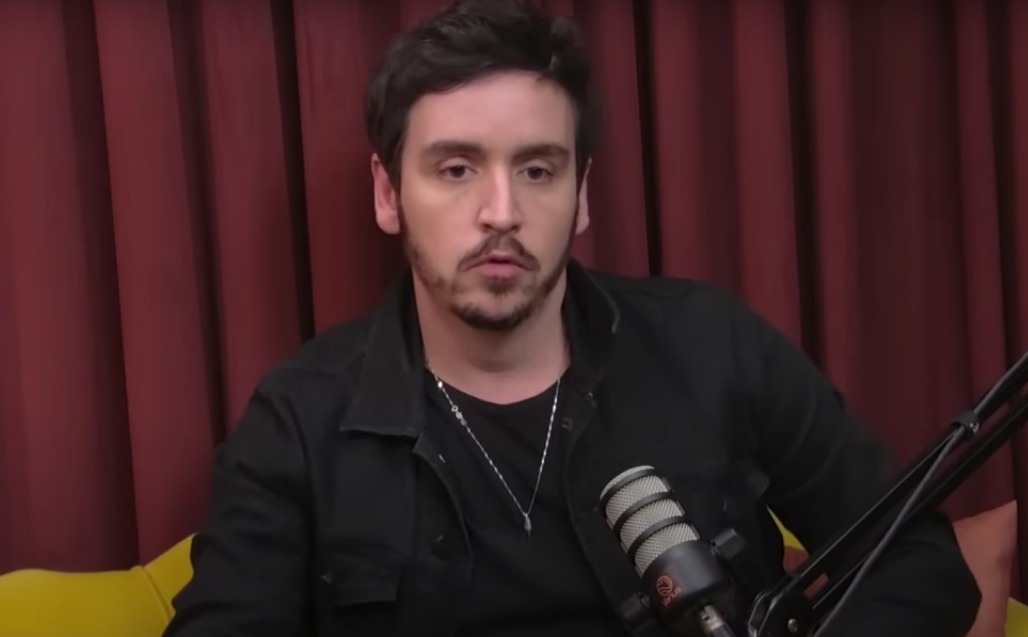 Ator Wagner Santisteban revela que foi 'estuprado' por chimpanzé 