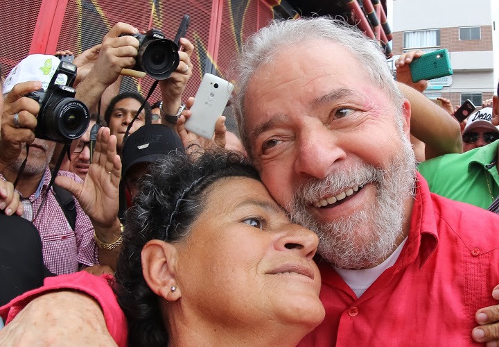Governo Lula quer anunciar 20 milhões a menos de pobres até o final do ano
