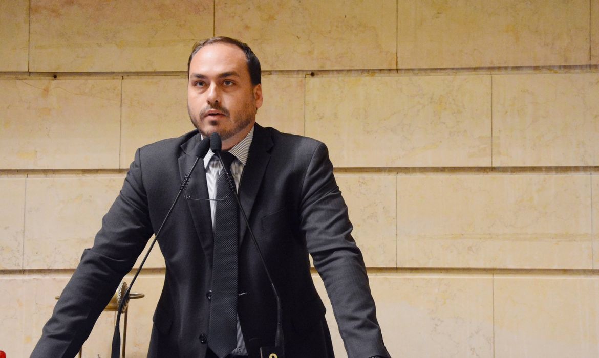 STF manda Justiça do Rio julgar novamente ação contra Carlos Bolsonaro