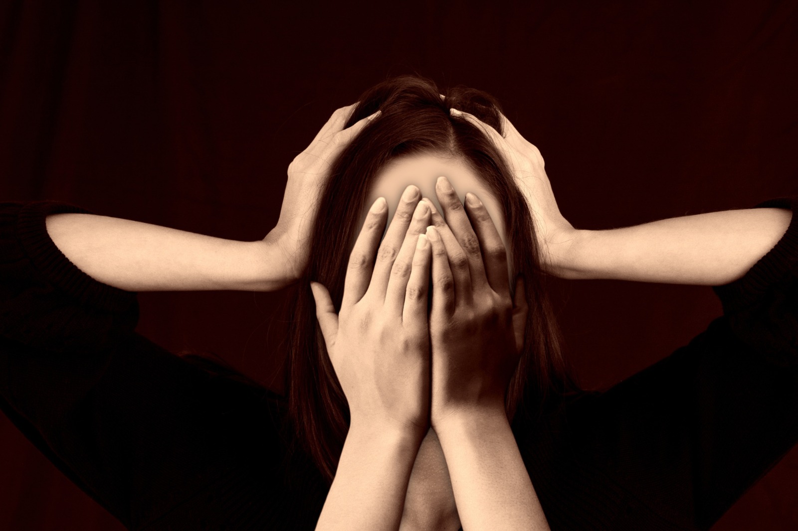 Enxaqueca tem cura? Neurologista ensina como prevenir crises