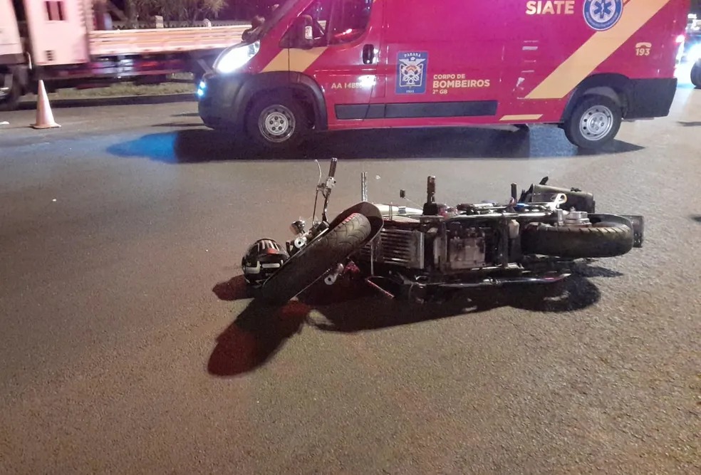 Pai morre após bater em motocicleta do filho e ser atropelado por caminhão