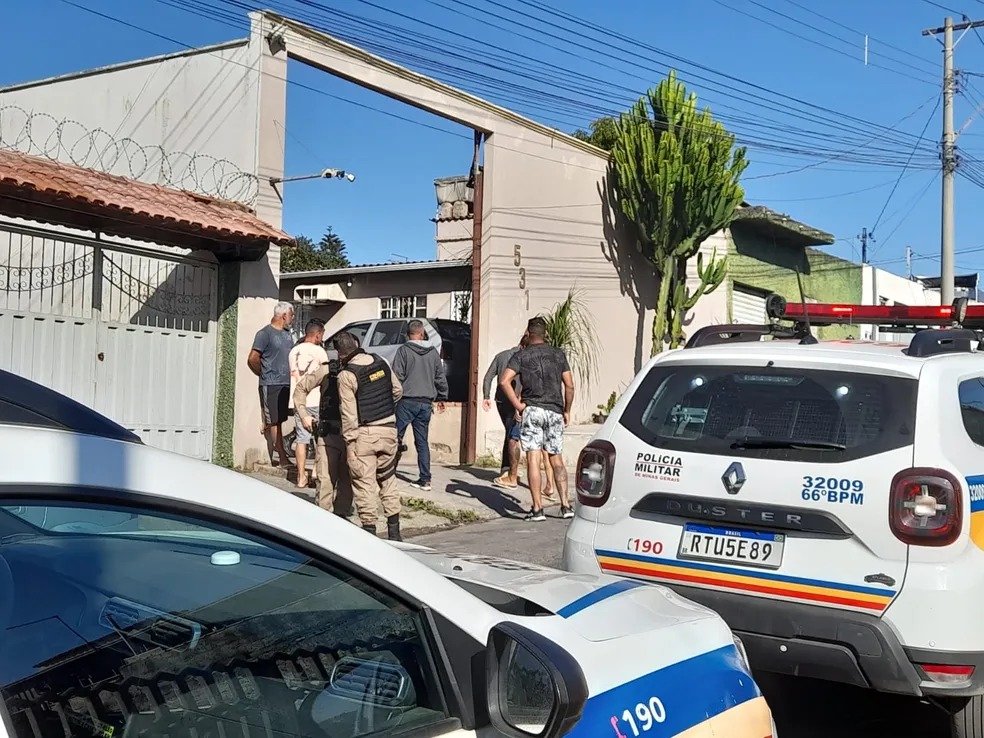 Empresário mata esposa e atira contra a própria cabeça na frente do filho