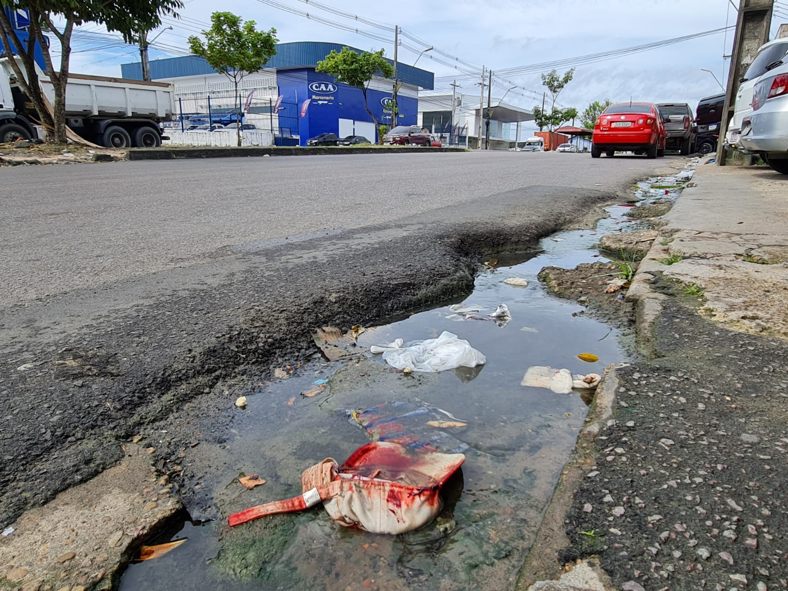 Duas pessoas são baleadas durante tiroteio em ponto de ônibus em Manaus