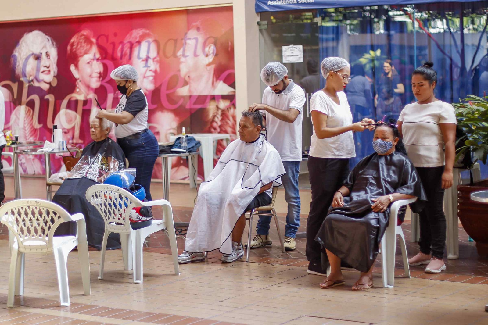 Ônibus do Idoso leva mutirão de serviços à Zona Sul de Manaus