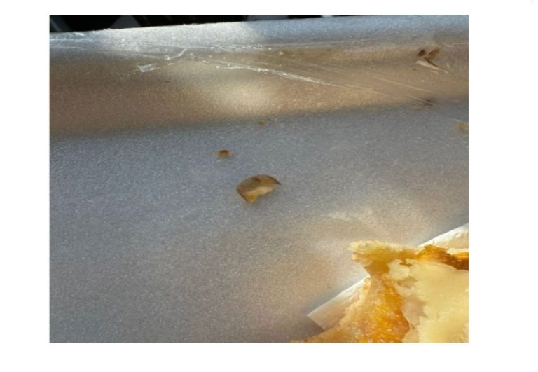 Padaria de Manaus vai indenizar cliente que encontrou unha humana em lanche