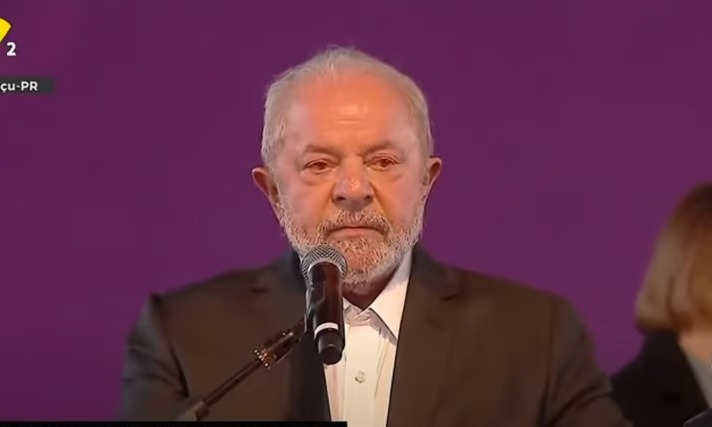 Lula chama Bolsonaro de titica em discurso no Paraná