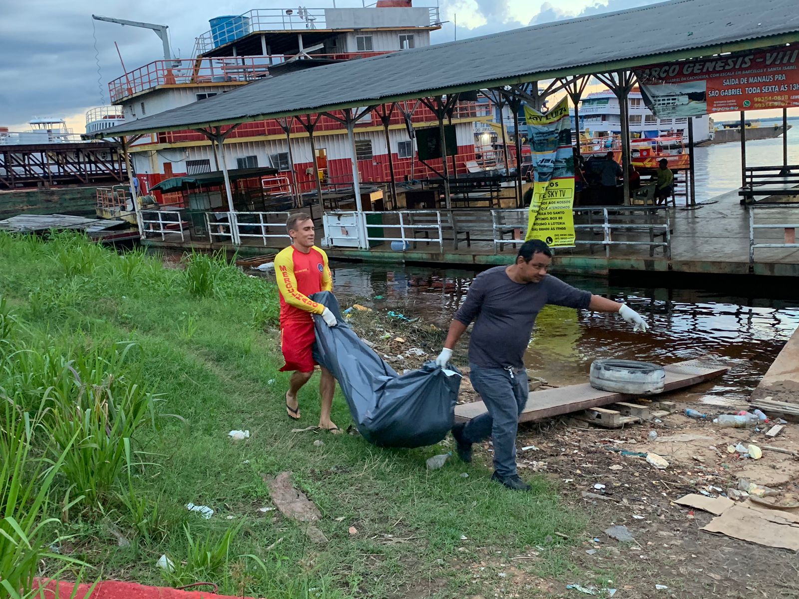 Com mãos amarradas, corpo é encontrado apodrecendo em igarapé de Manaus