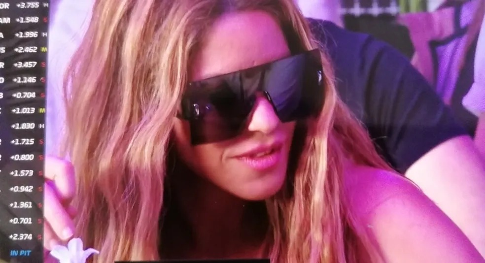 Shakira é flagrada no GP da Inglaterra e esquenta boato de affair com Hamilton