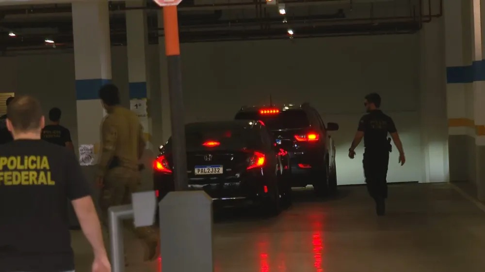 Bolsonaro chega à PF para prestar depoimento