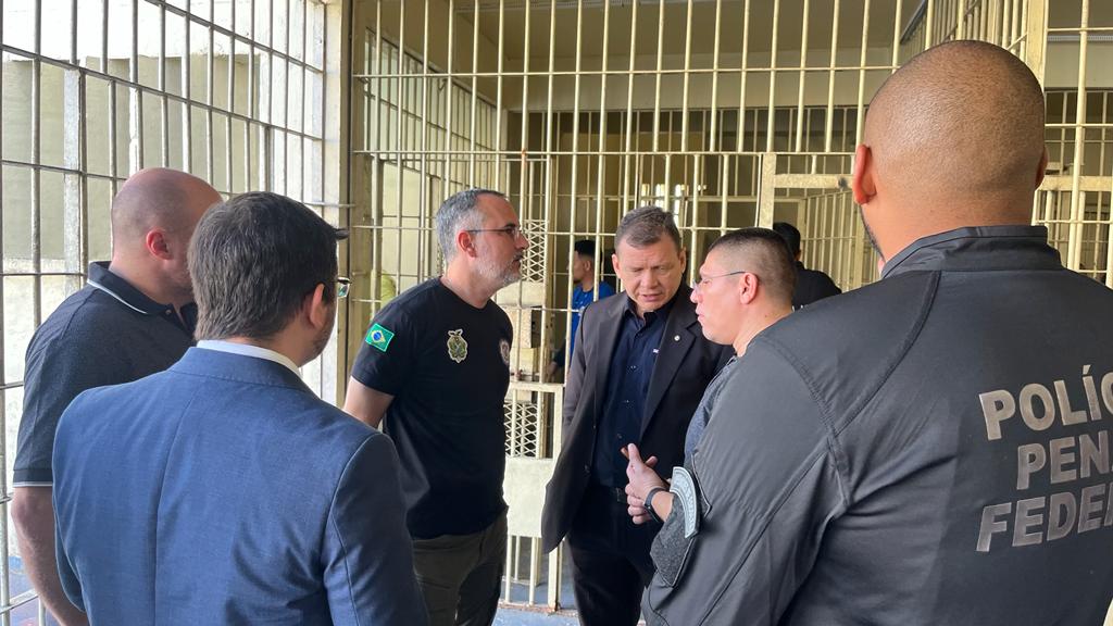 Forças de Segurança fazem revista geral na UPP em Manaus