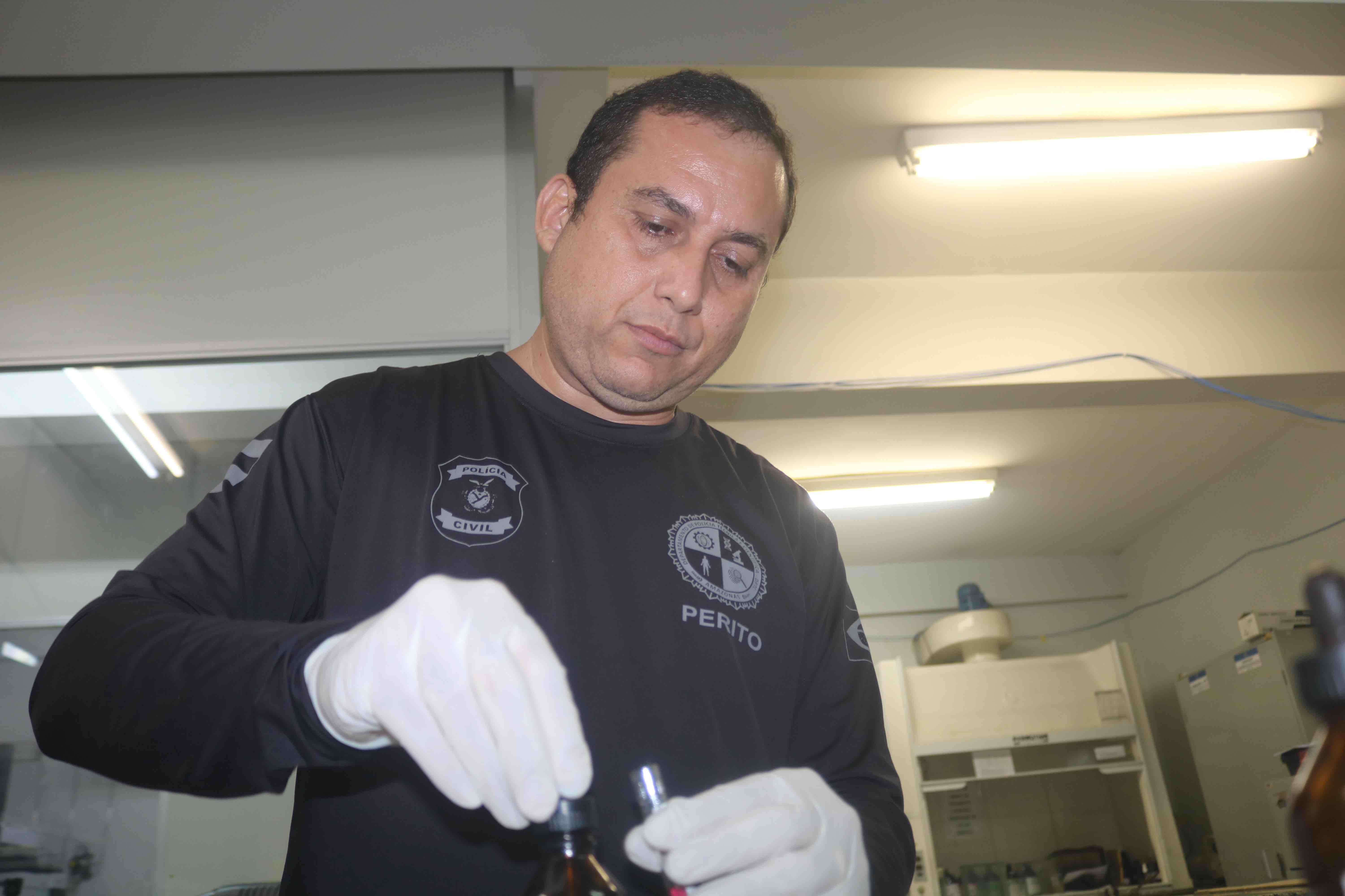 Peritos do Amazonas desenvolvem técnica para detecção preliminar de cocaína